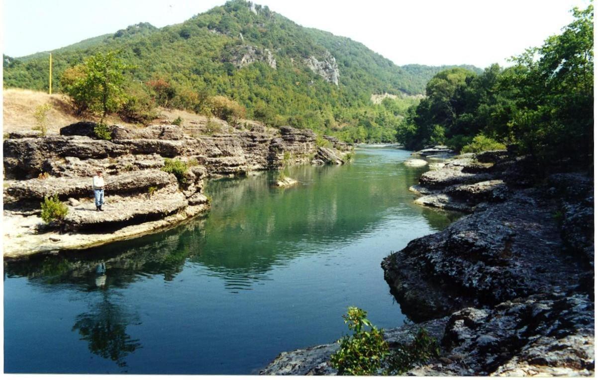 Bourazani Wild Life Resort Konitsa Bagian luar foto